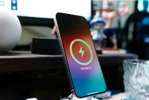 郏县苹果15换屏服务分享用什么充电器给iPhone15充电更好 